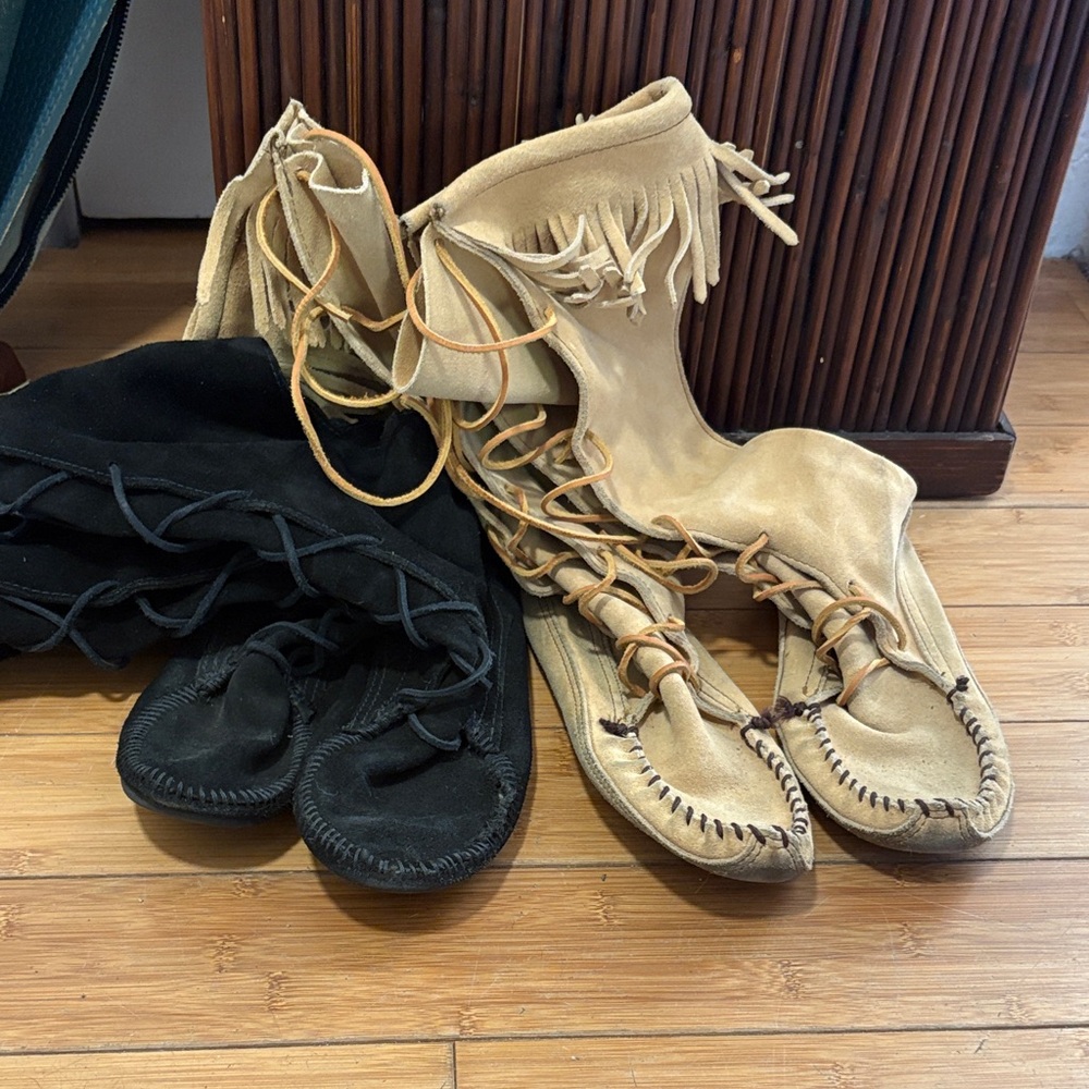Minnetonka Tan and Black Fringed Moccasins